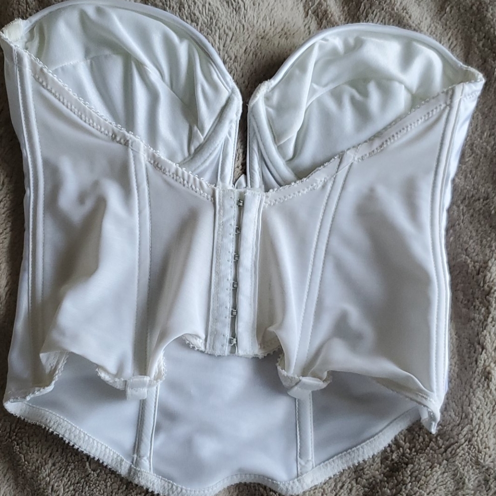 Corset - Picture 4 of 6